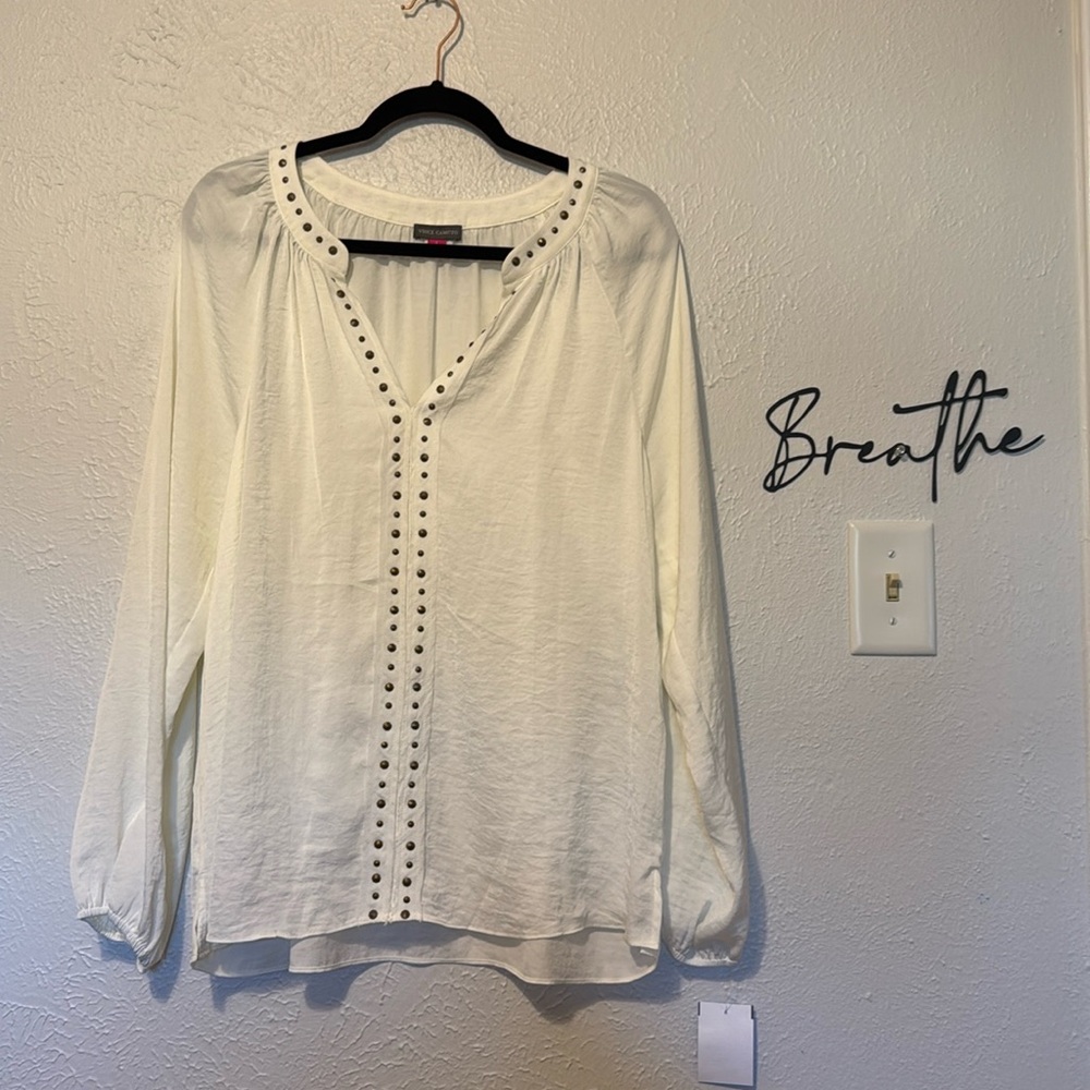 NWT VINCE CAMUTO LONG SLEEVE RUMPLE STUD TRIM BLOUSE